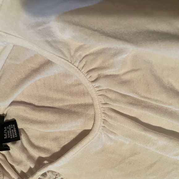 Ladies white medium ABS Collection top with lace sleeves - Picture 4 of 4
